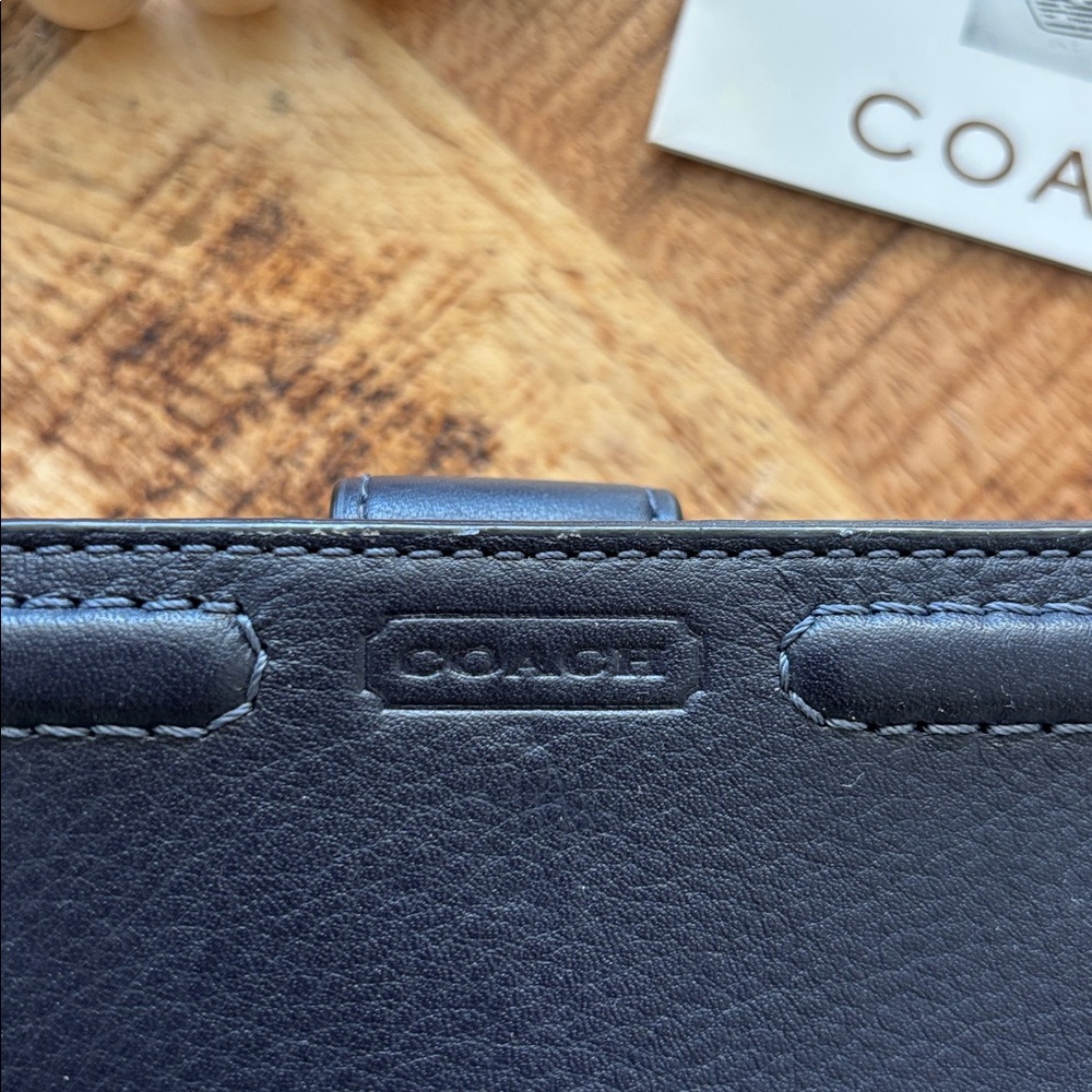 โโSOLDโโ๐๐ตCOACH Campbell Leather Buckle Medium Wallet๐ต๐ - Picture 4 of 12
